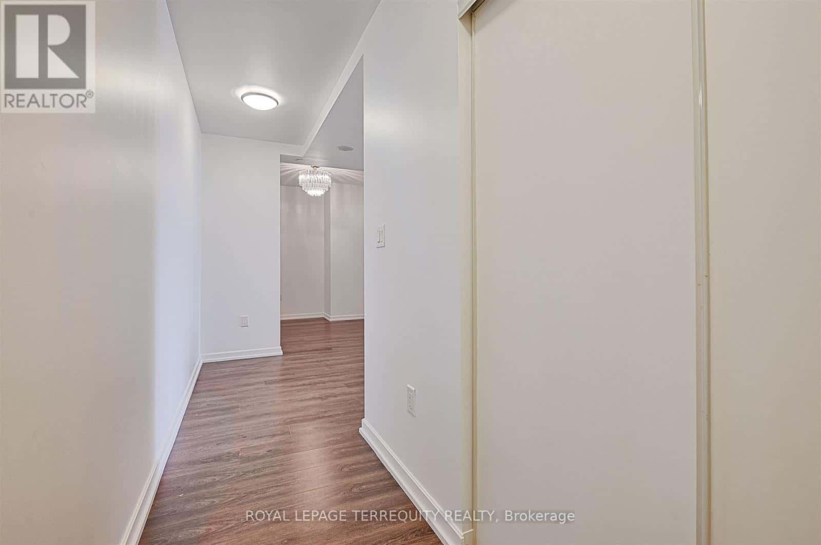 201 - 62 FOREST MANOR ROAD — Toronto (Henry Farm), Ontario - Photo 4 of 26