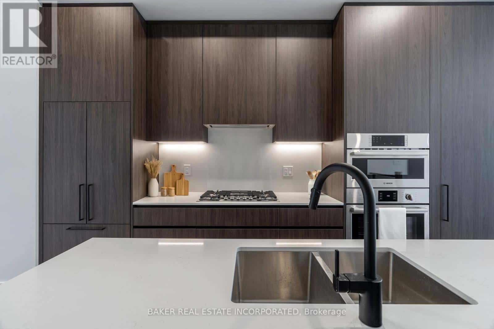 31 - 50 COVESIDE DRIVE — Mississauga (Port Credit), Ontario - Photo 3 of 15