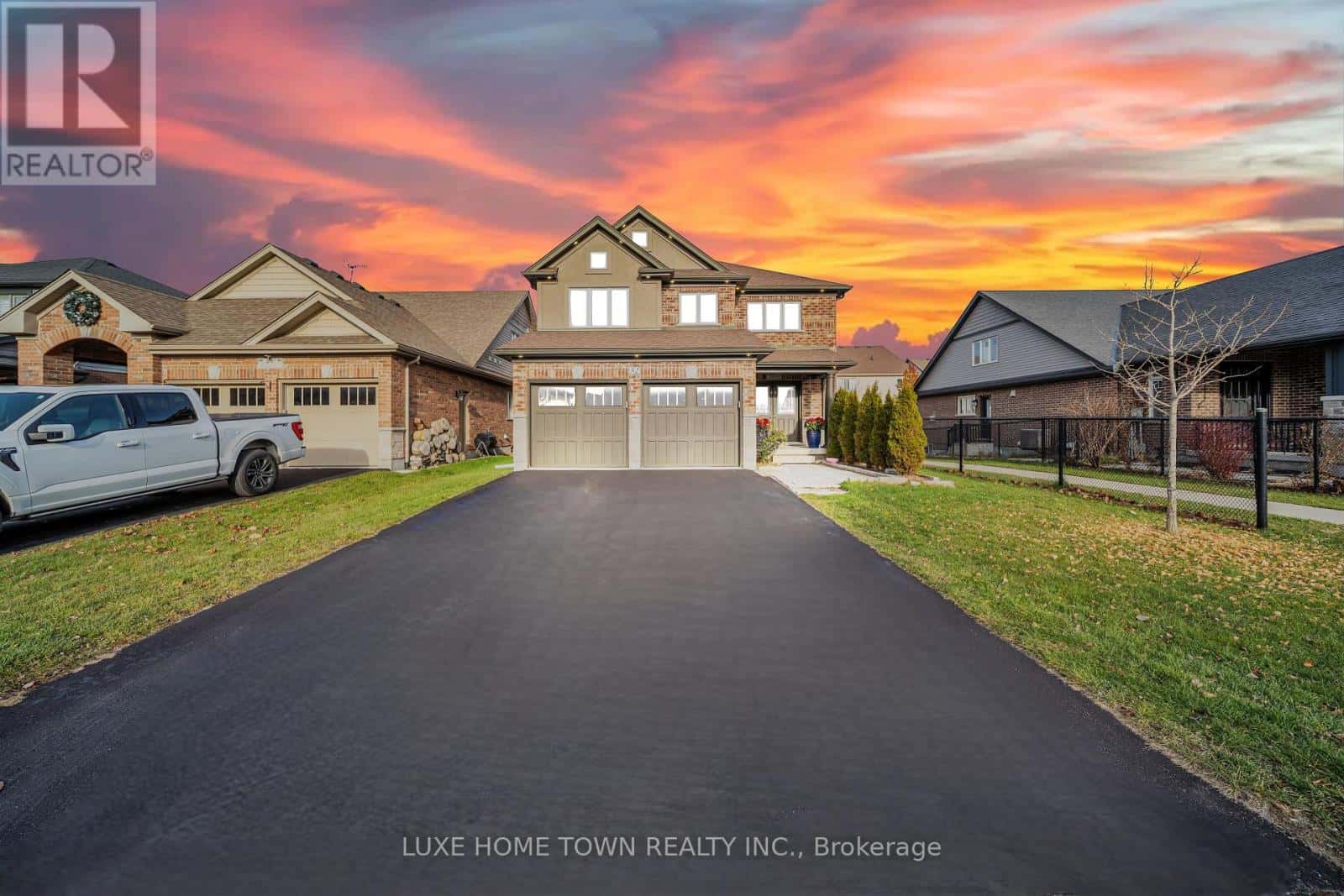 52 Riley Crescent East