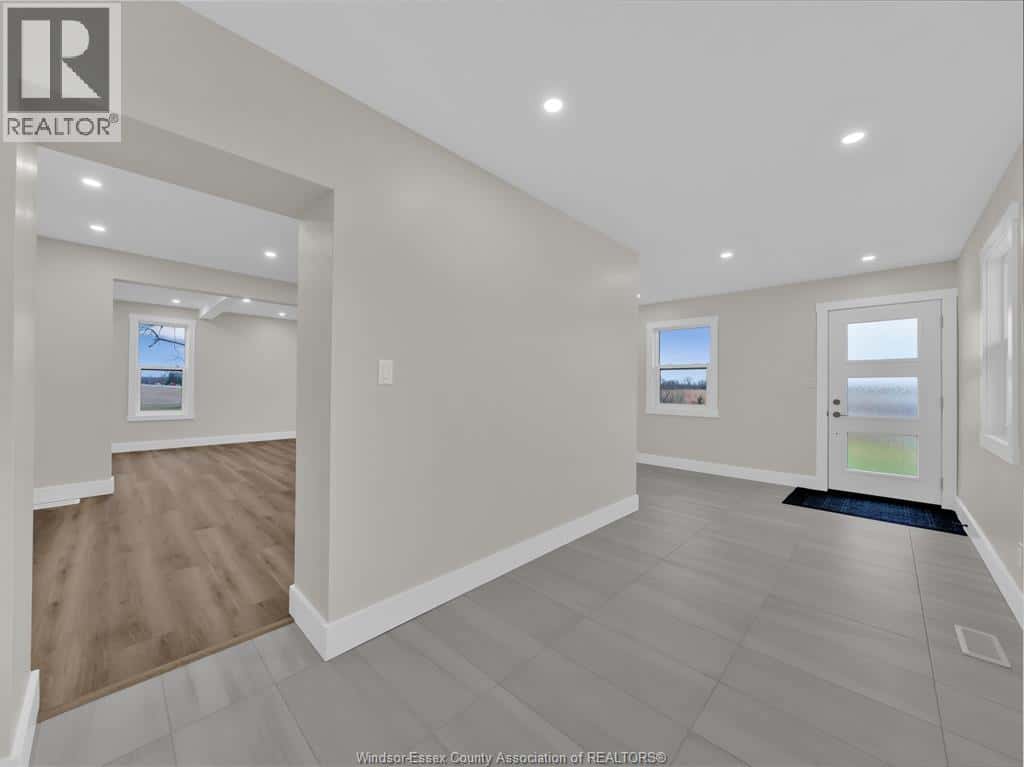 27 Road 7 East — Kingsville, Ontario - Photo 5 of 50