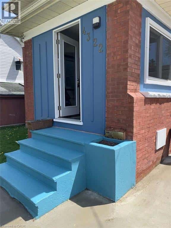 4322 BAMPFIELD Street — Niagara Falls, Ontario - Photo 5 of 49