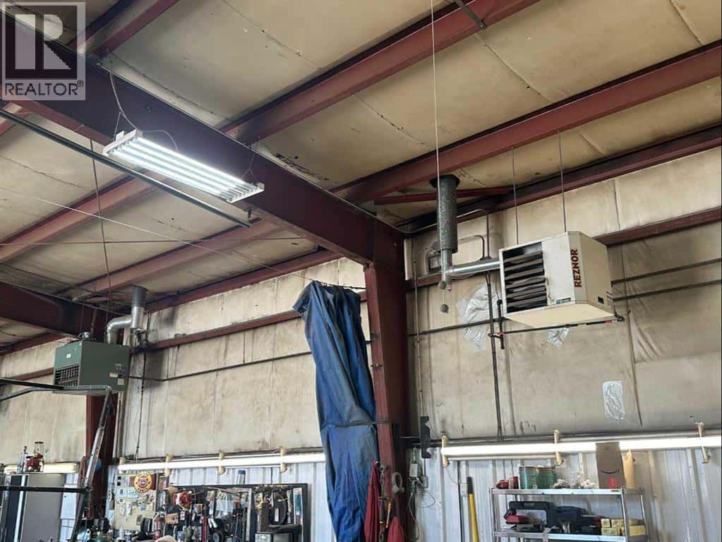 5015 47 Avenue — Rycroft, Alberta - Photo 4 of 25