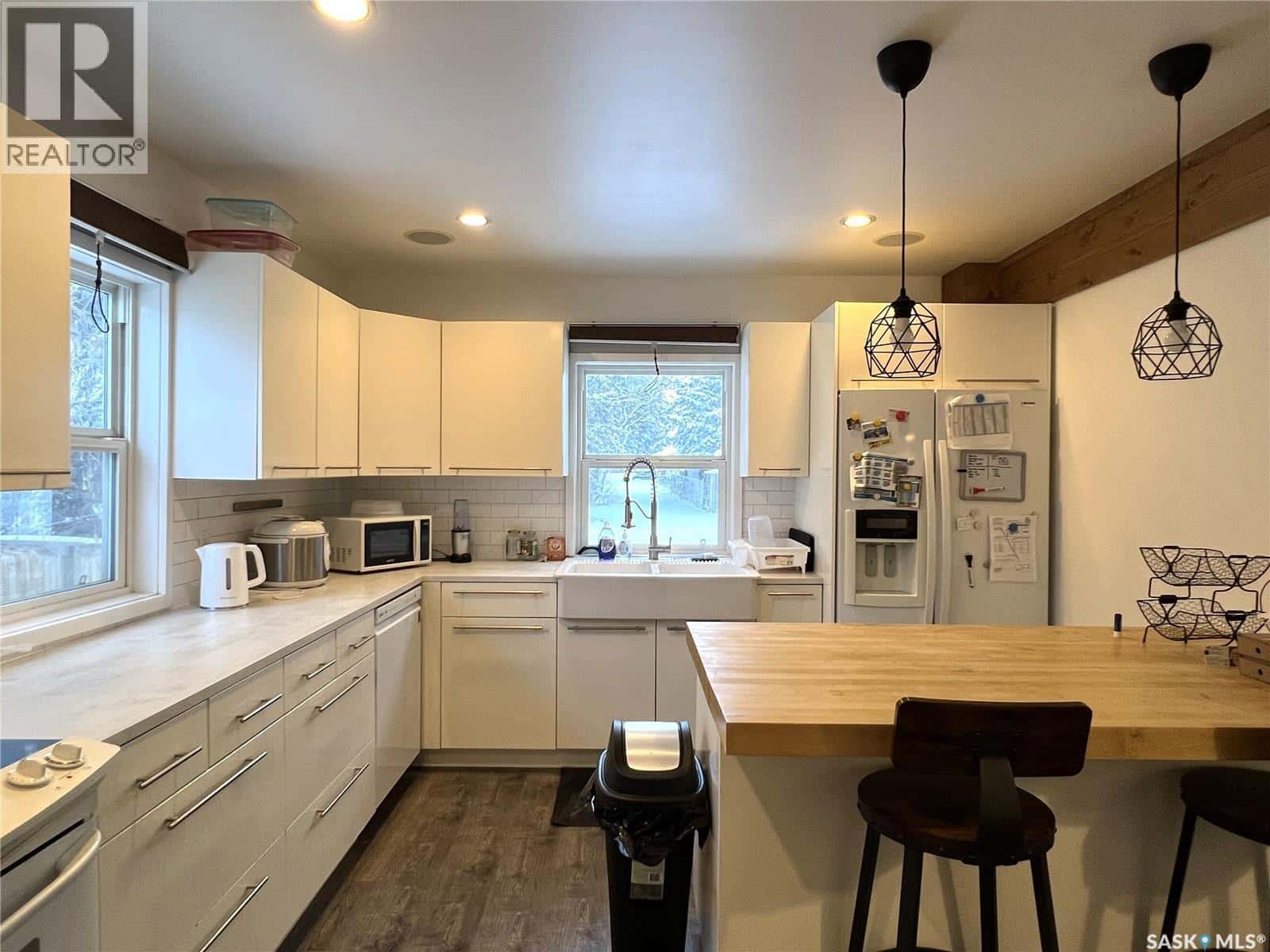 415 3rd STREET W — Meadow Lake, Saskatchewan - Photo 3 of 25