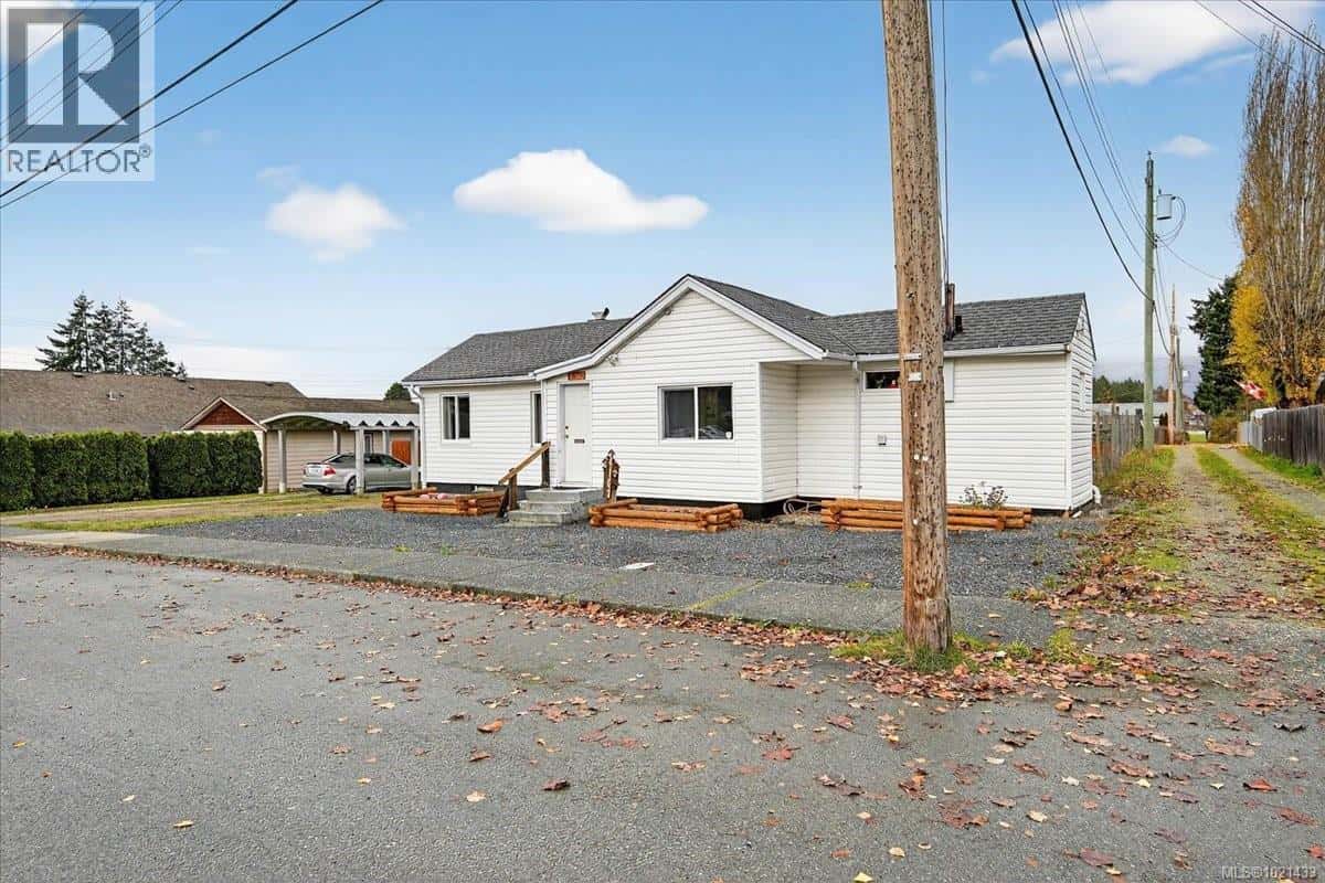 4167 Morton St — Port Alberni, British Columbia - Photo 4 of 52