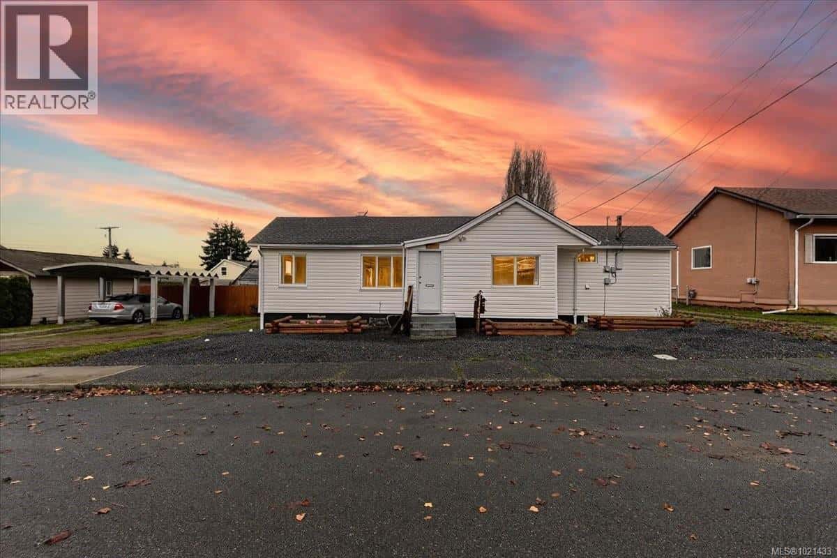 4167 Morton St — Port Alberni, British Columbia - Photo 3 of 52