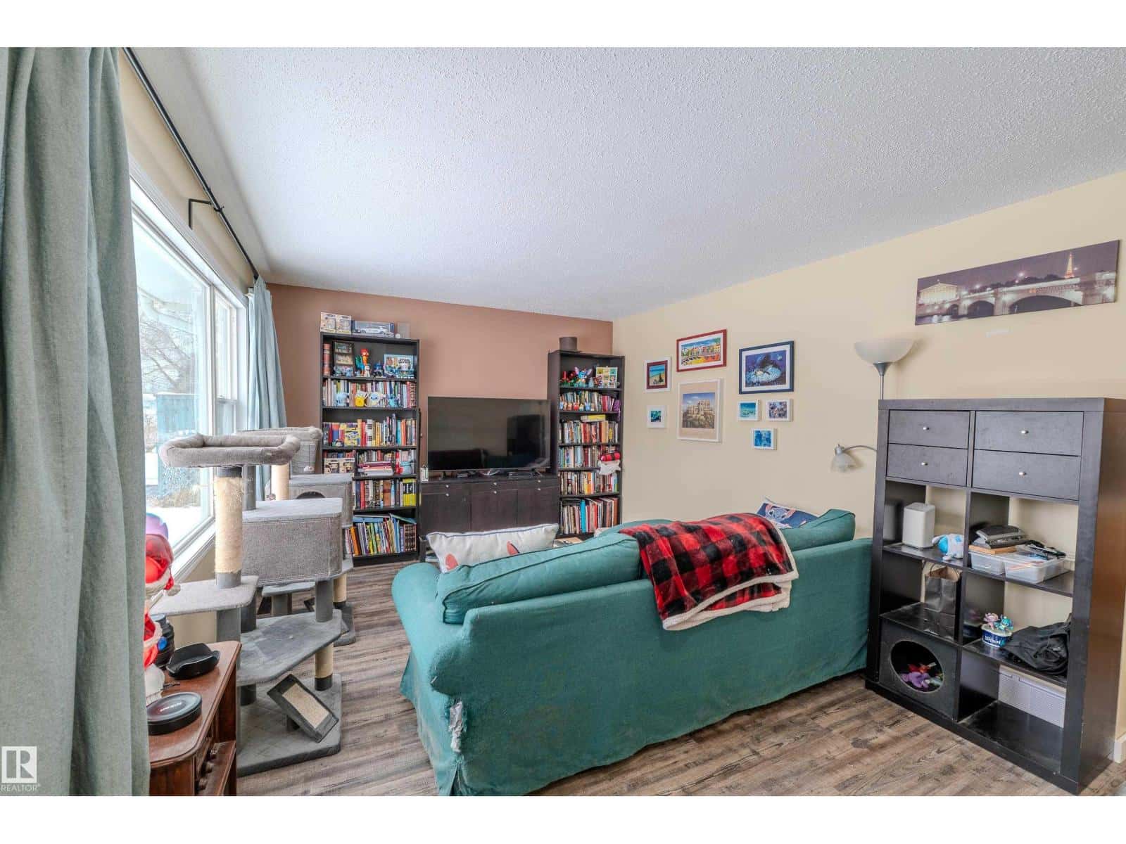 4913 46 ST — Drayton Valley, Alberta - Photo 4 of 15