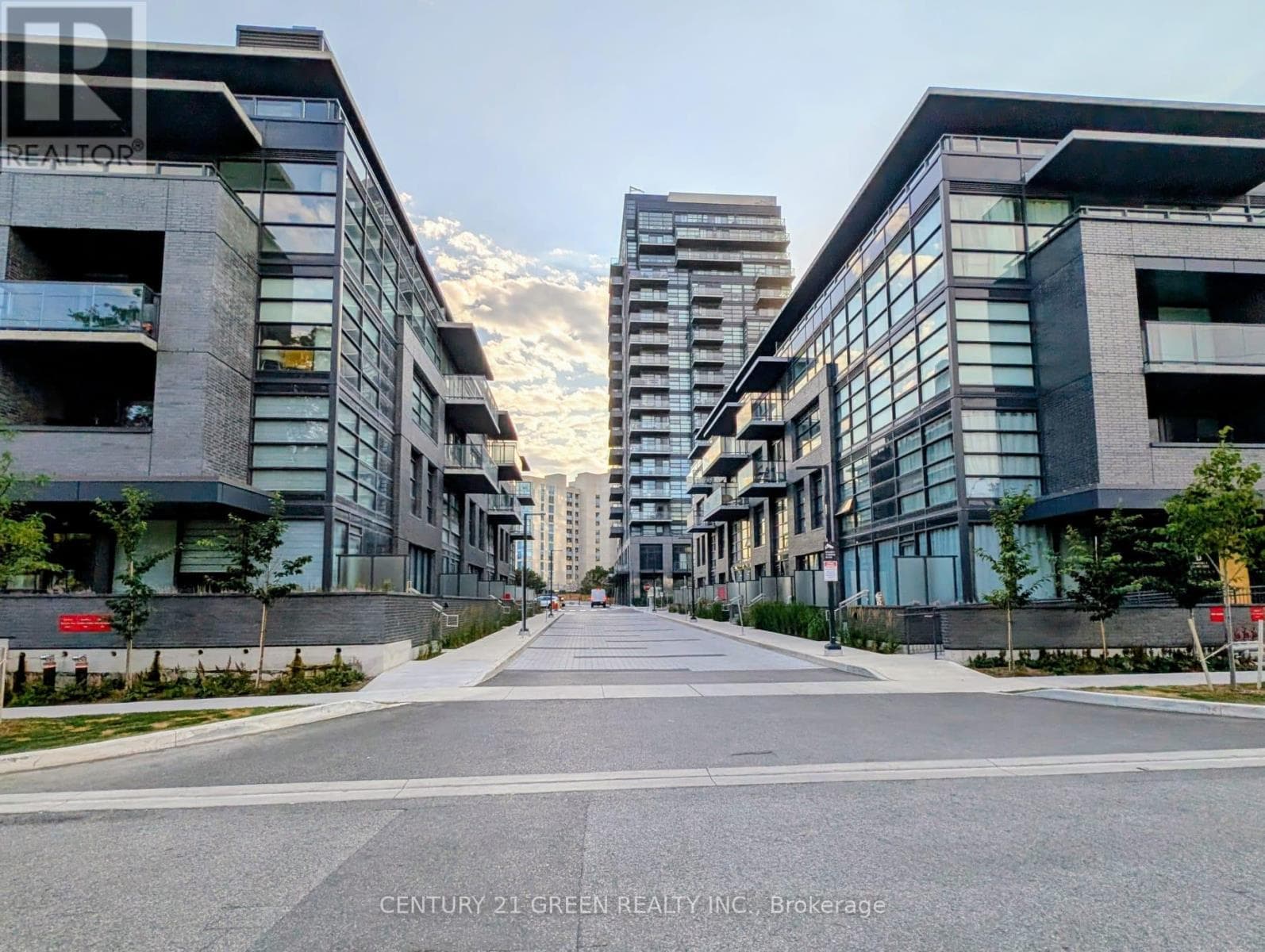 323C - 1612 CHARLES STREET — Whitby (Port Whitby), Ontario - Main photo