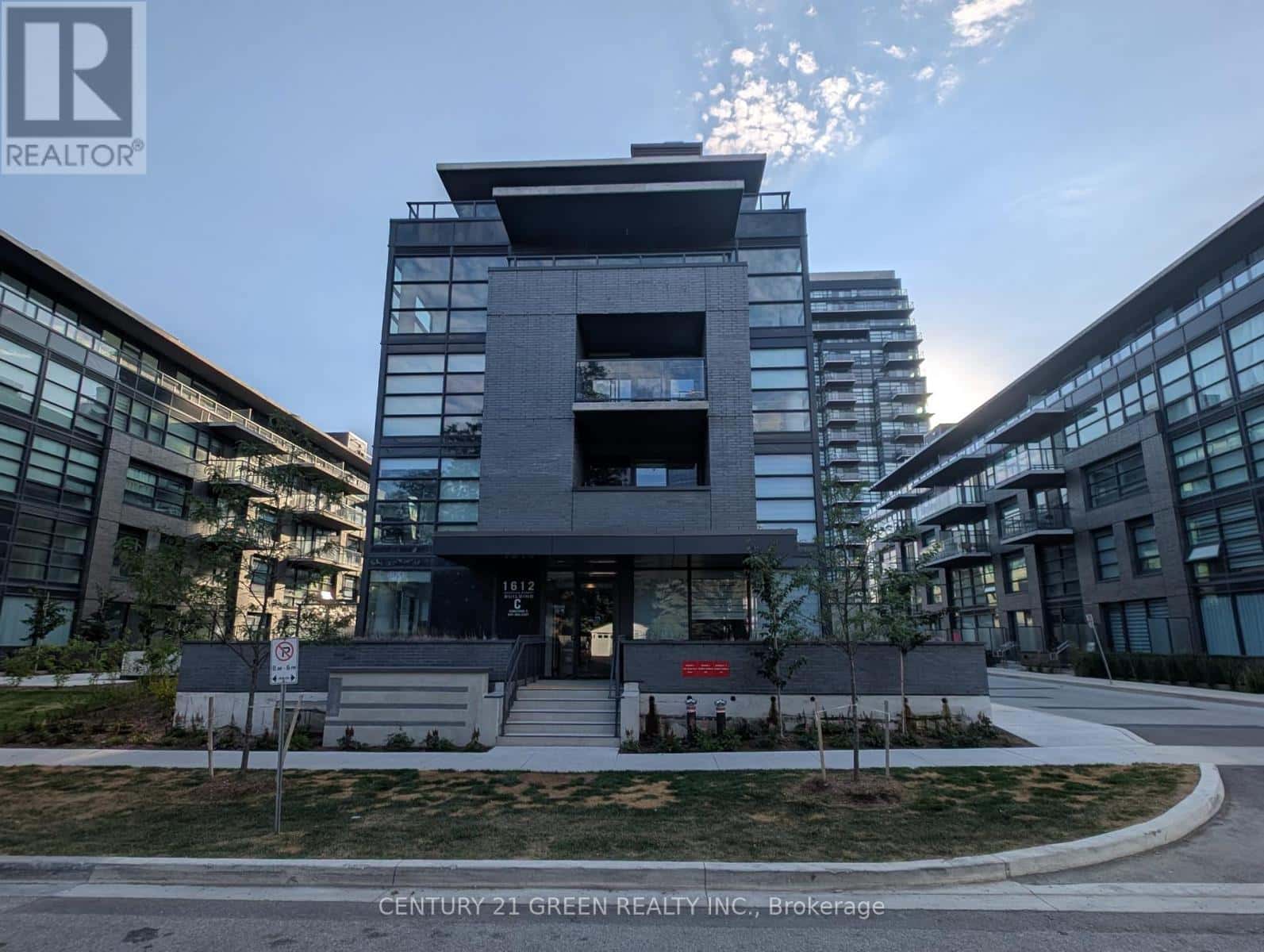 323C - 1612 CHARLES STREET — Whitby (Port Whitby), Ontario - Photo 3 of 33