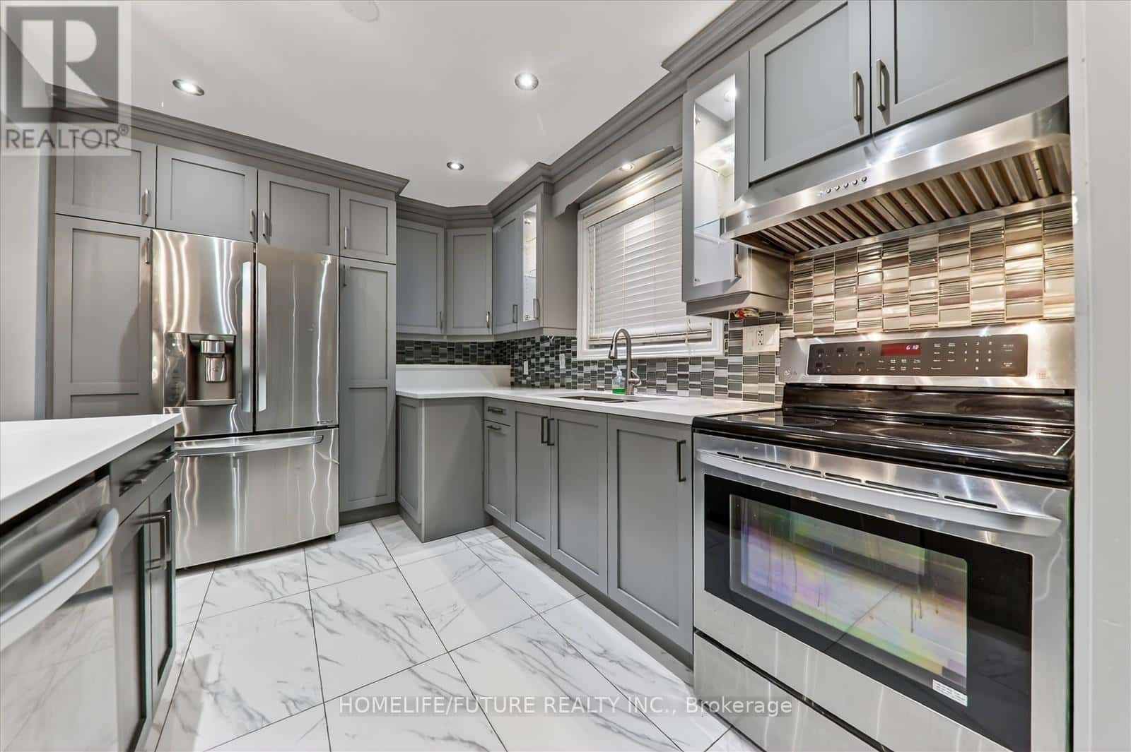 MAIN - 18 WETHERBY DRIVE — Toronto (Eglinton East), Ontario - Photo 2 of 28