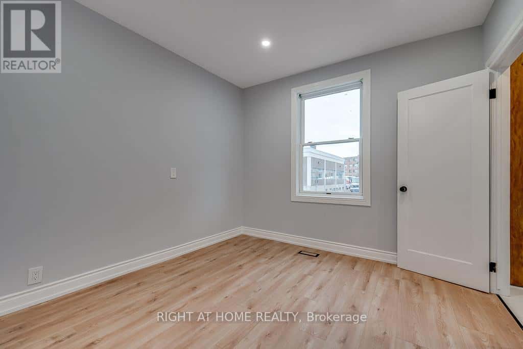 97 MADAWASKA STREET — Arnprior, Ontario - Photo 4 of 28