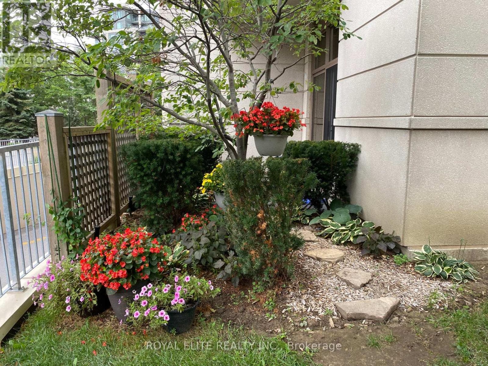 102 - 39 GALLERIA PARKWAY — Markham (Commerce Valley), Ontario - Main photo