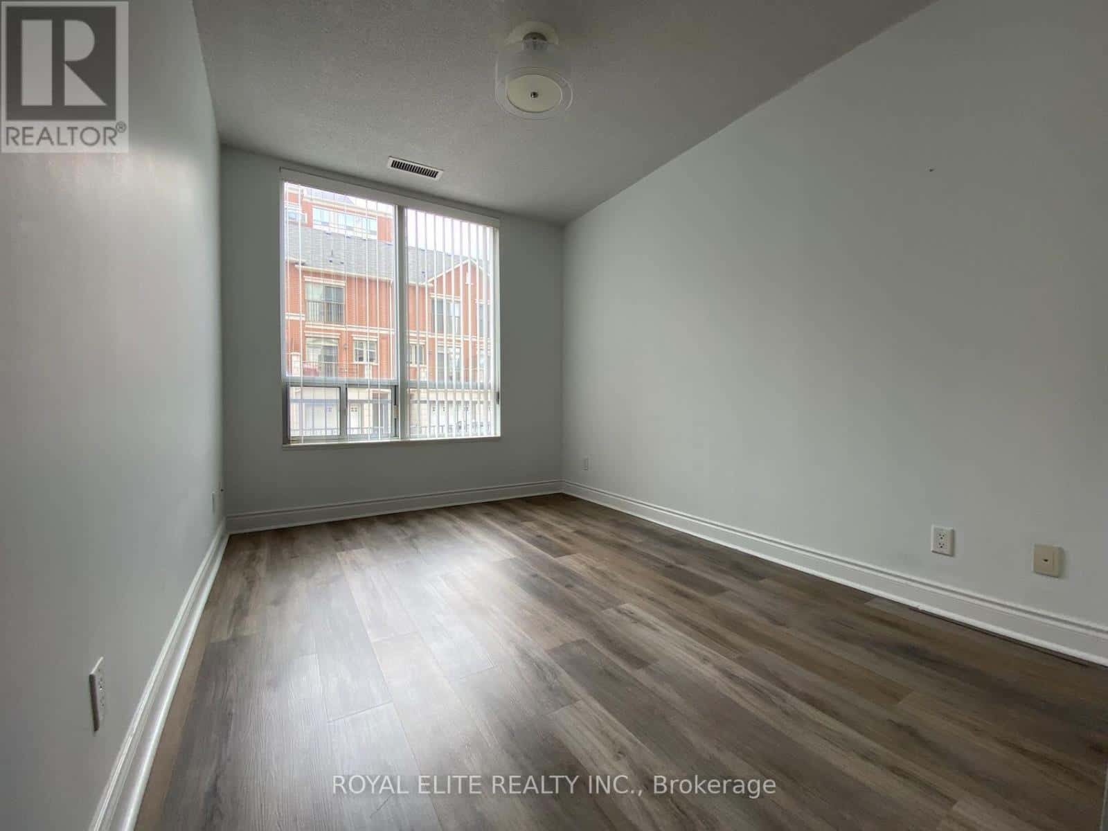 102 - 39 GALLERIA PARKWAY — Markham (Commerce Valley), Ontario - Photo 3 of 8