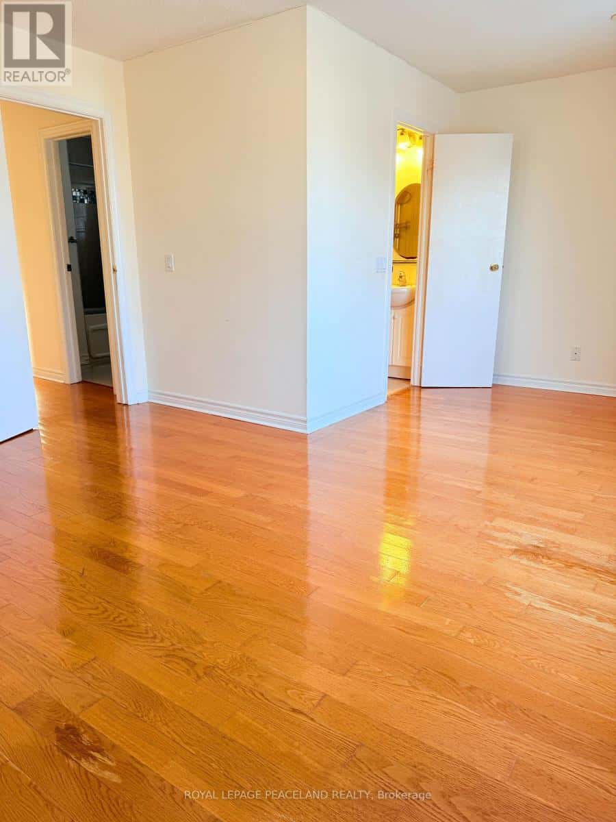 16 MADSEN CRESCENT — Markham (Markville), Ontario - Photo 3 of 19