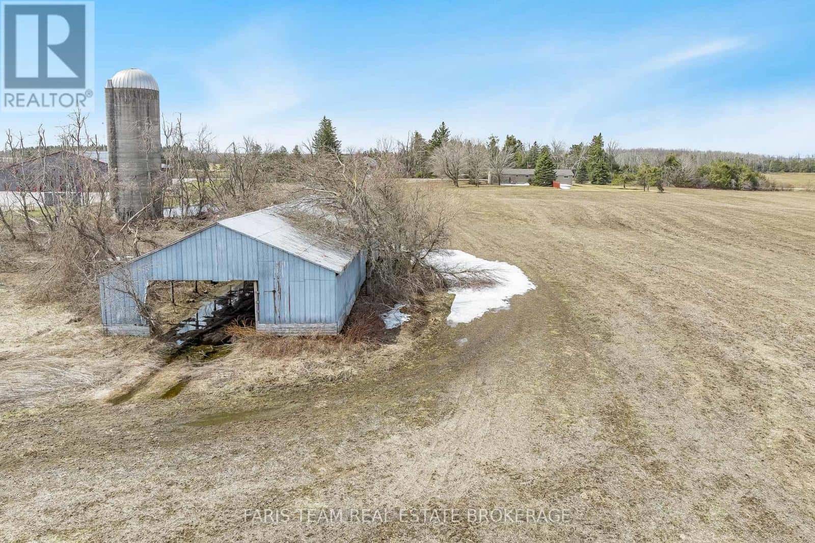 547 LINE 11 N — Oro-Medonte, Ontario - Photo 5 of 27