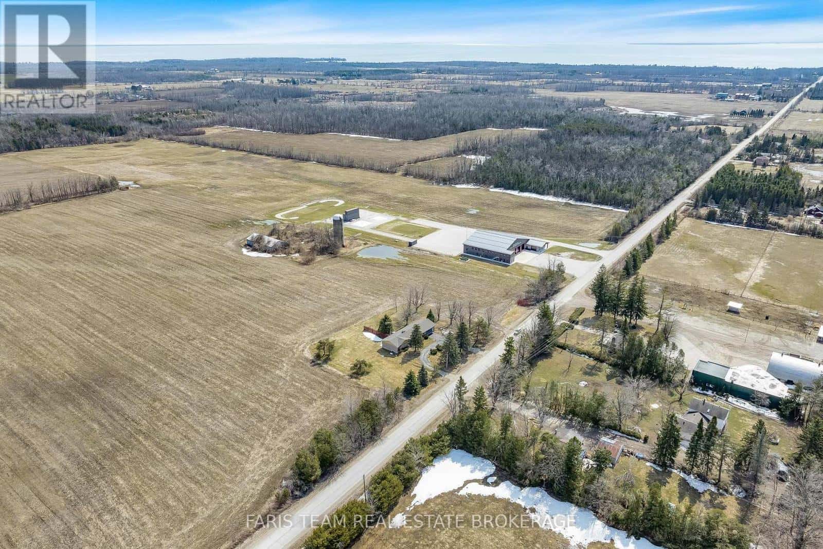 547 LINE 11 N — Oro-Medonte, Ontario - Photo 3 of 27