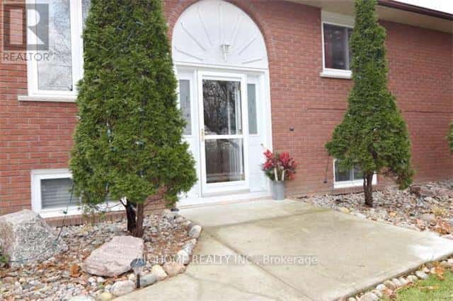 133 CHURCH STREET — Georgina (Keswick North), Ontario - Photo 3 of 19