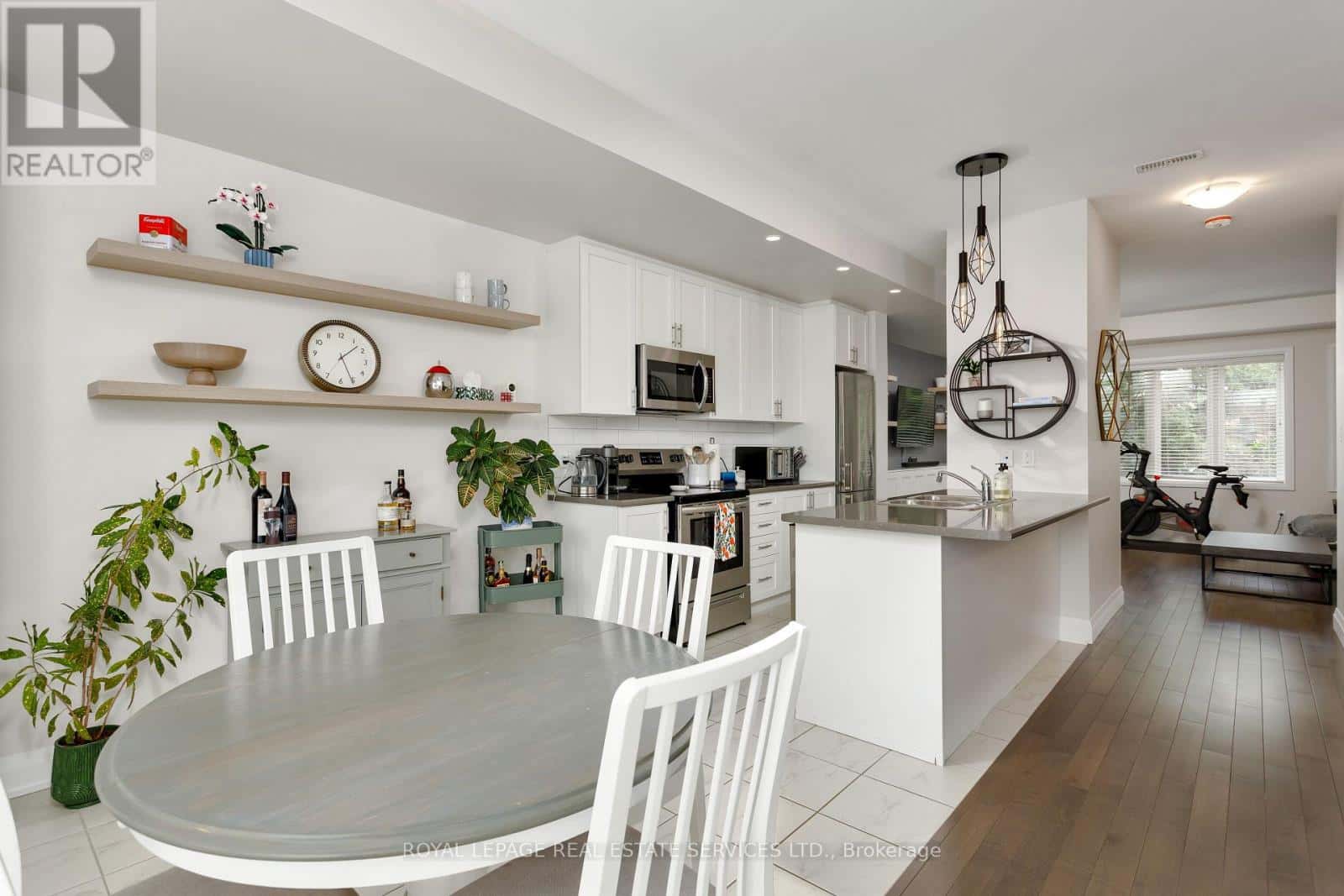 22 - 405 PLAINS ROAD E — Burlington (LaSalle), Ontario - Photo 5 of 37