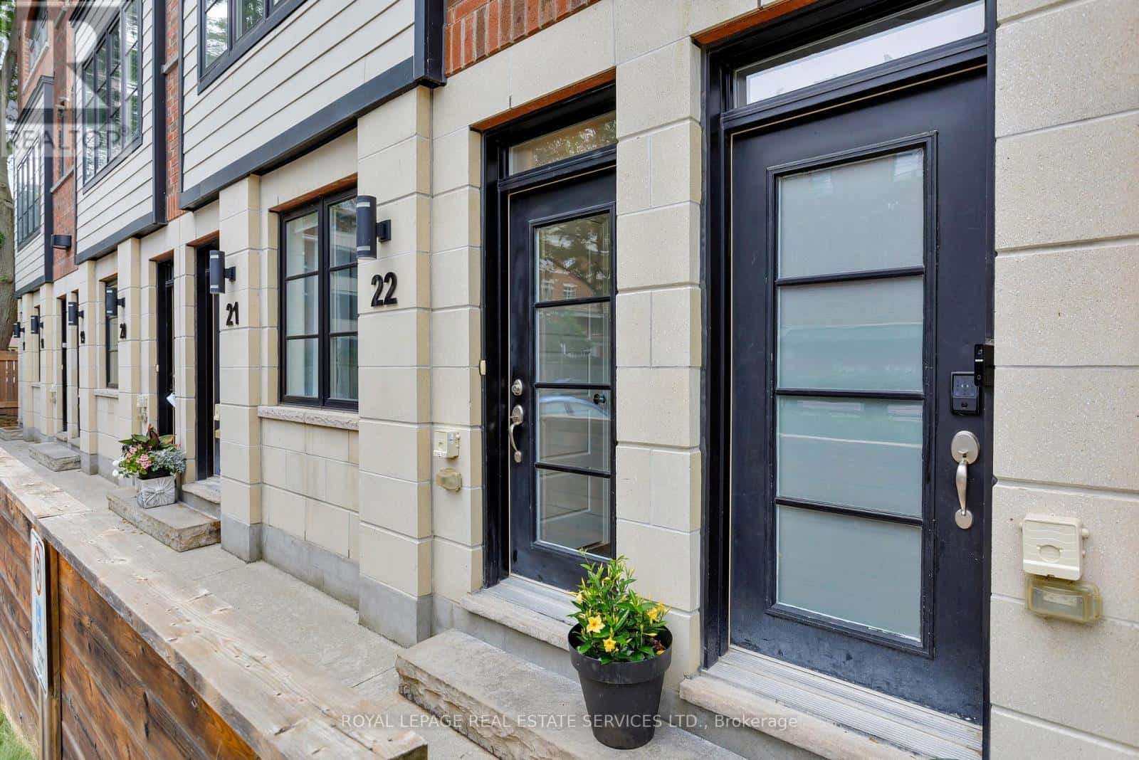 22 - 405 PLAINS ROAD E — Burlington (LaSalle), Ontario - Photo 3 of 37