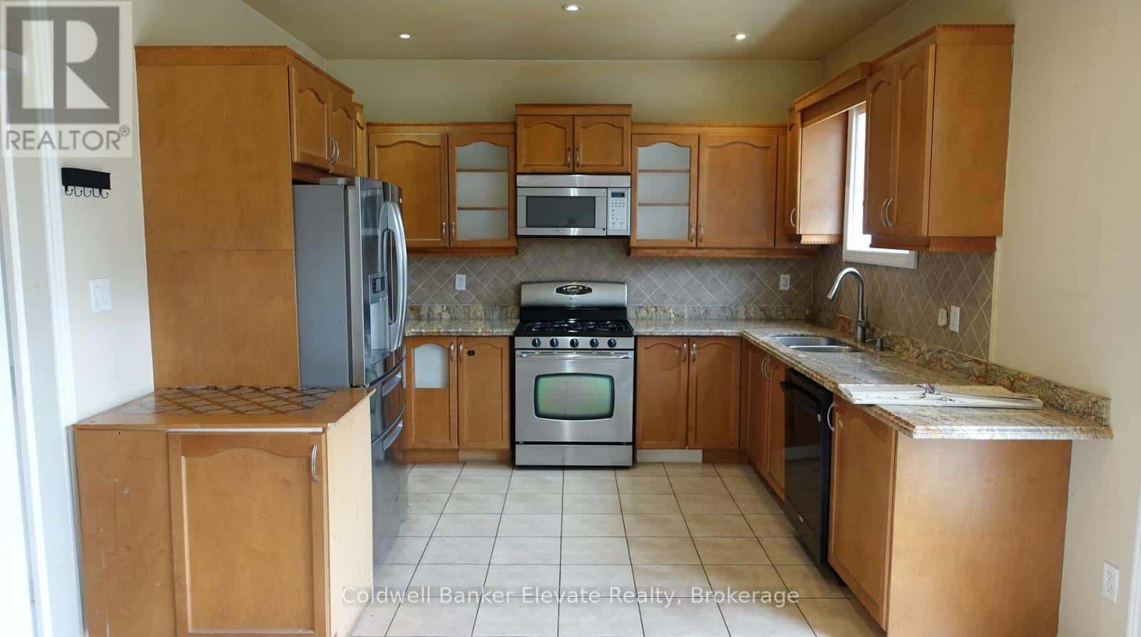 20 GOLDNUGGET ROAD — Brampton (Bram West), Ontario - Photo 4 of 10