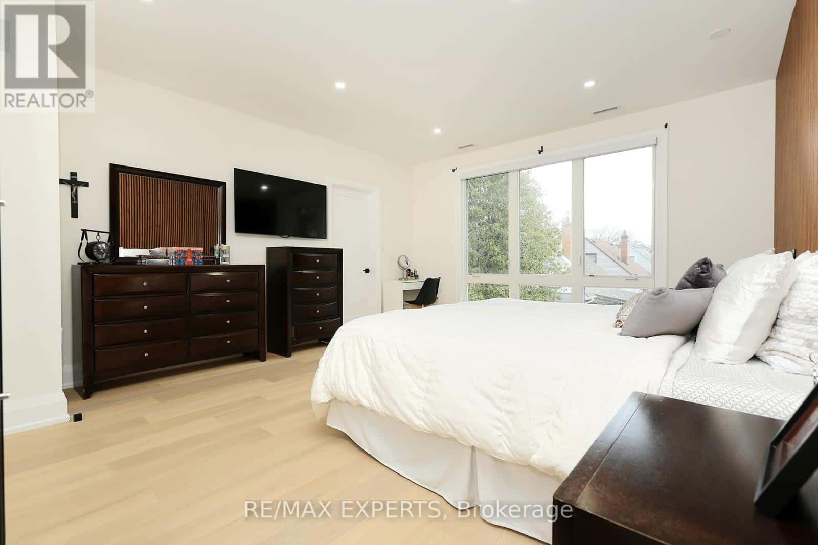 31 FULHAM DRIVE — Toronto (Alderwood), Ontario - Photo 5 of 49