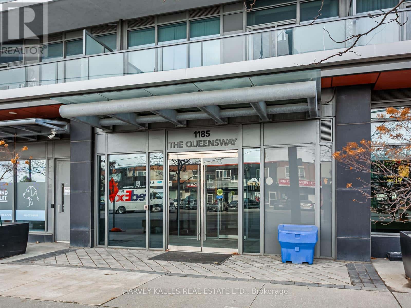 303 - 1185 THE QUEENSWAY AVENUE — Toronto (Islington-City Centre West), Ontario - Photo 2 of 34