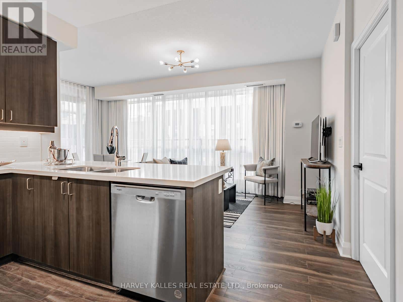 303 - 1185 THE QUEENSWAY AVENUE — Toronto (Islington-City Centre West), Ontario - Photo 5 of 34