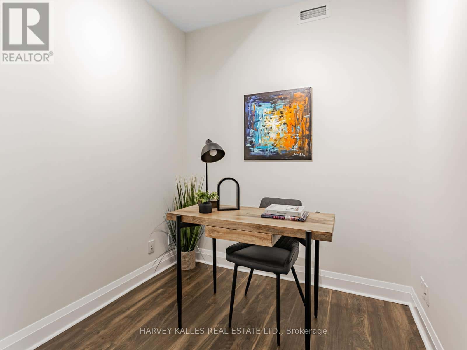 303 - 1185 THE QUEENSWAY AVENUE — Toronto (Islington-City Centre West), Ontario - Photo 4 of 34