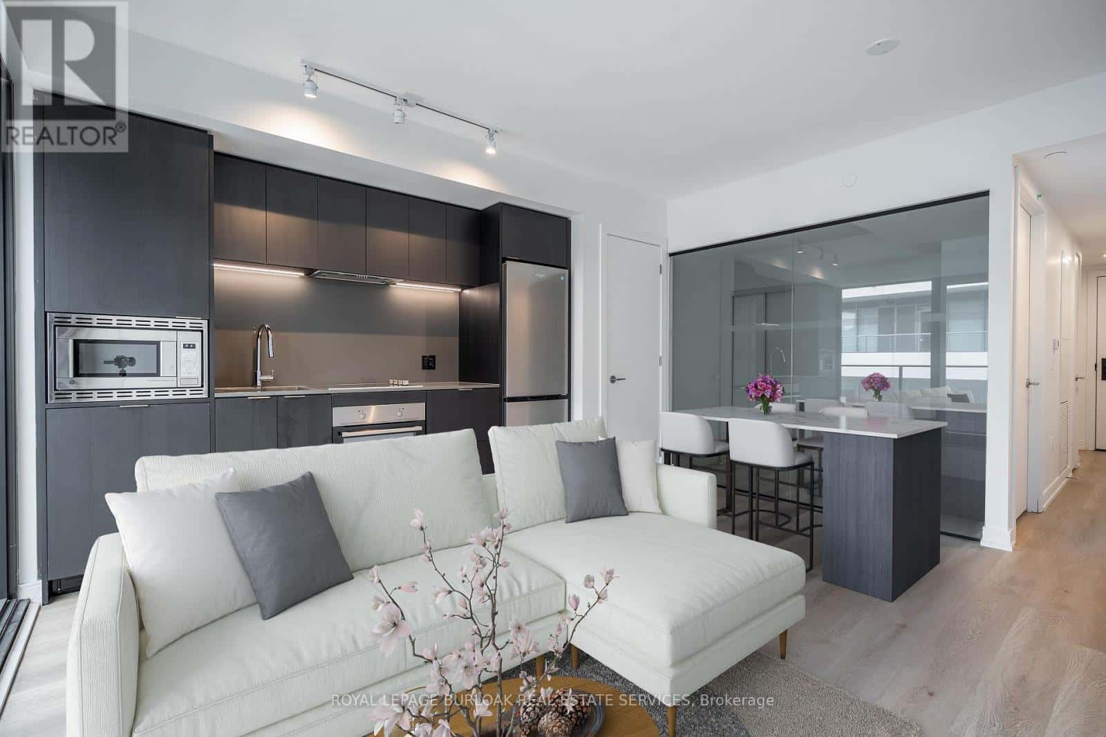 1418 - 1 JARVIS STREET — Hamilton (Beasley), Ontario - Photo 2 of 16