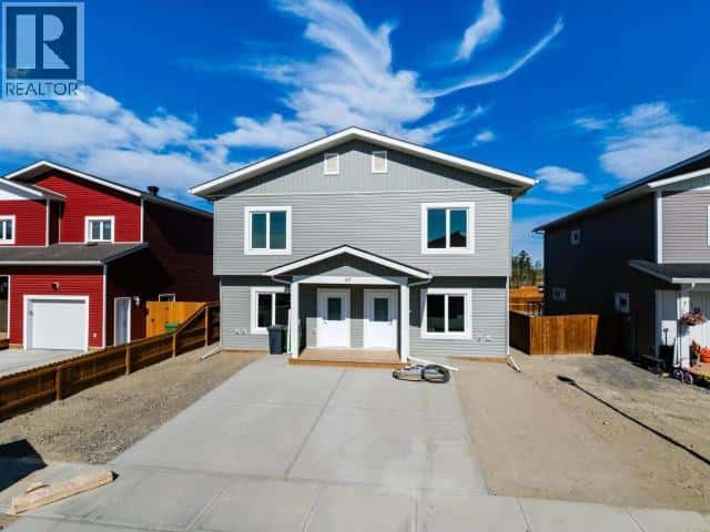 B-47 ELLWOOD STREET — Whitehorse, Yukon - Photo 3 of 15