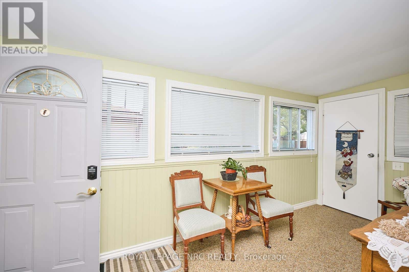 4013 WELLAND STREET — Niagara Falls (Chippawa), Ontario - Photo 4 of 41