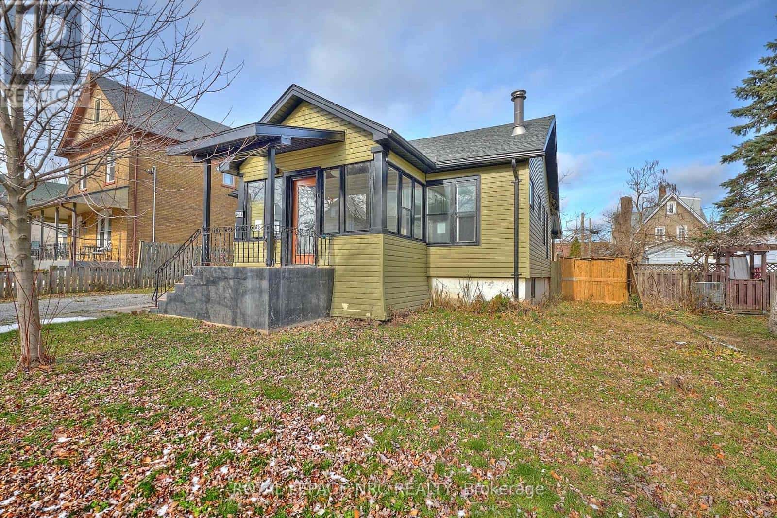 4639 EASTWOOD CRESCENT — Niagara Falls (Downtown), Ontario - Photo 3 of 24