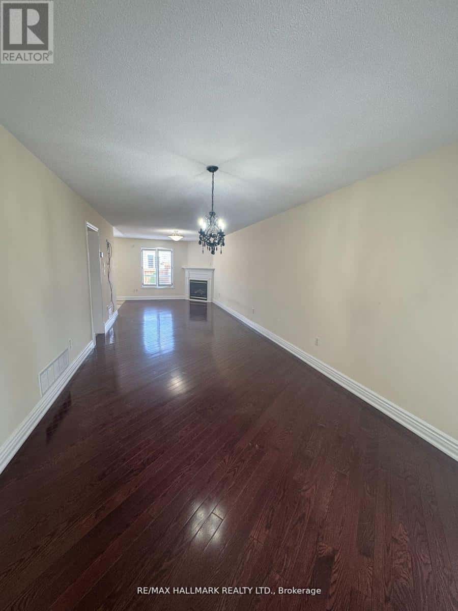 203 LANDSBRIDGE STREET — Caledon (Bolton East), Ontario - Photo 4 of 36