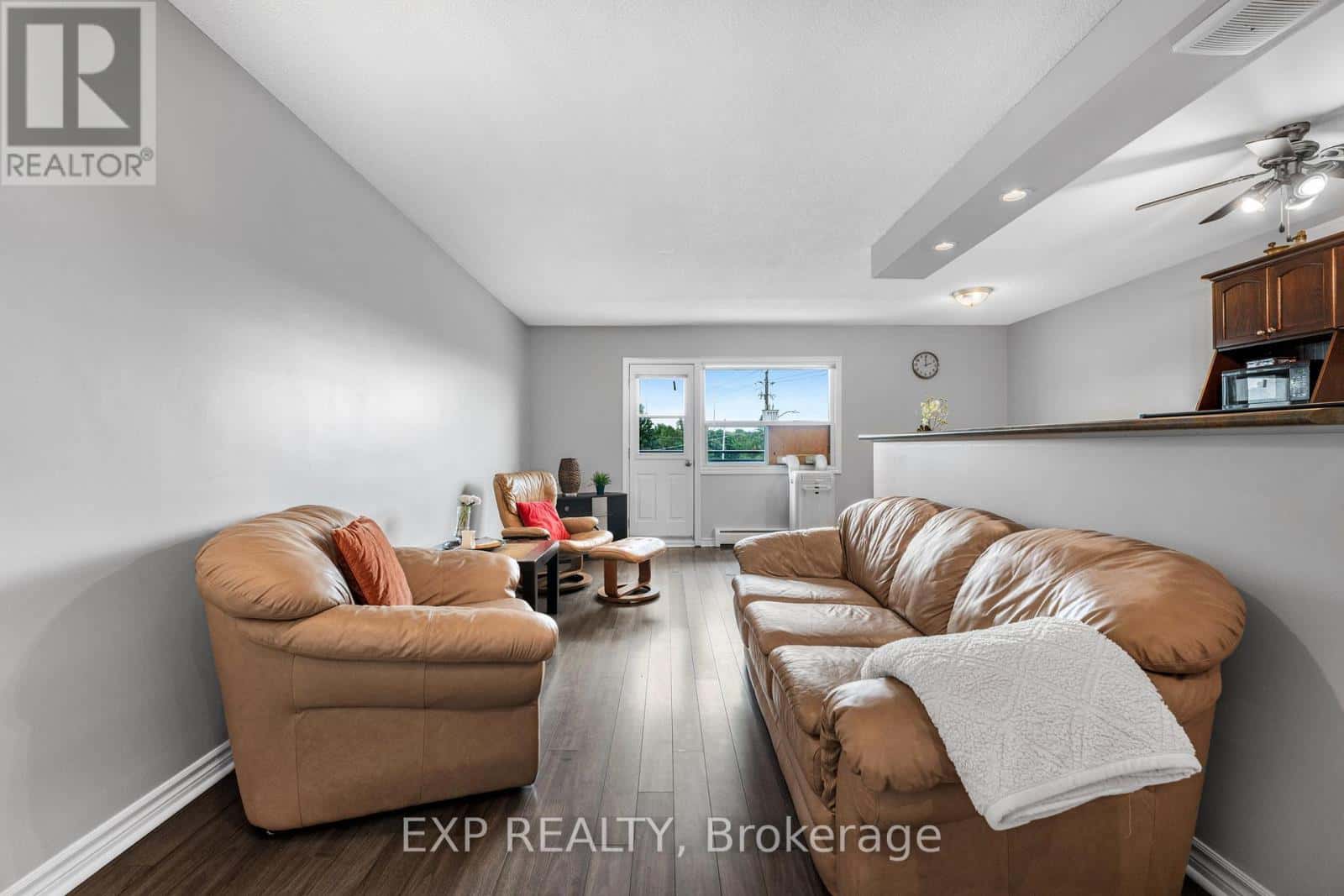 301 - 264 OAKDALE AVENUE — St. Catharines (Oakdale), Ontario - Photo 3 of 31