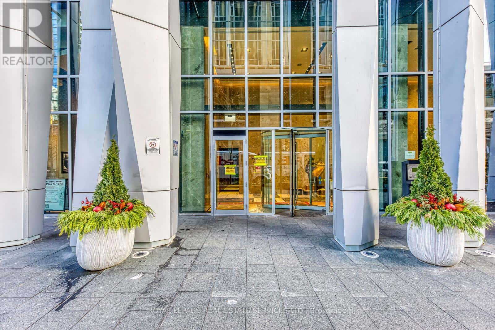 3903 - 1 YORKVILLE AVENUE — Toronto (Annex), Ontario - Photo 5 of 47