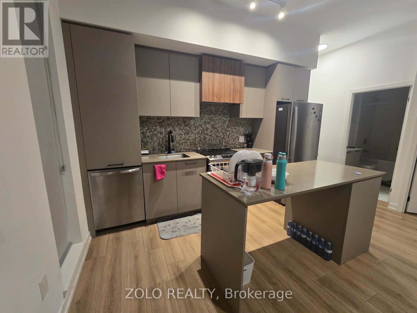 604 - 10 LAGERFELD DRIVE — Brampton (Northwest Brampton), Ontario - Photo 3 of 15