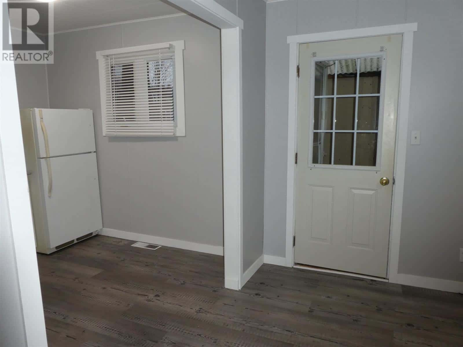 208 Third Ave SE — Geraldton, Ontario - Photo 3 of 43