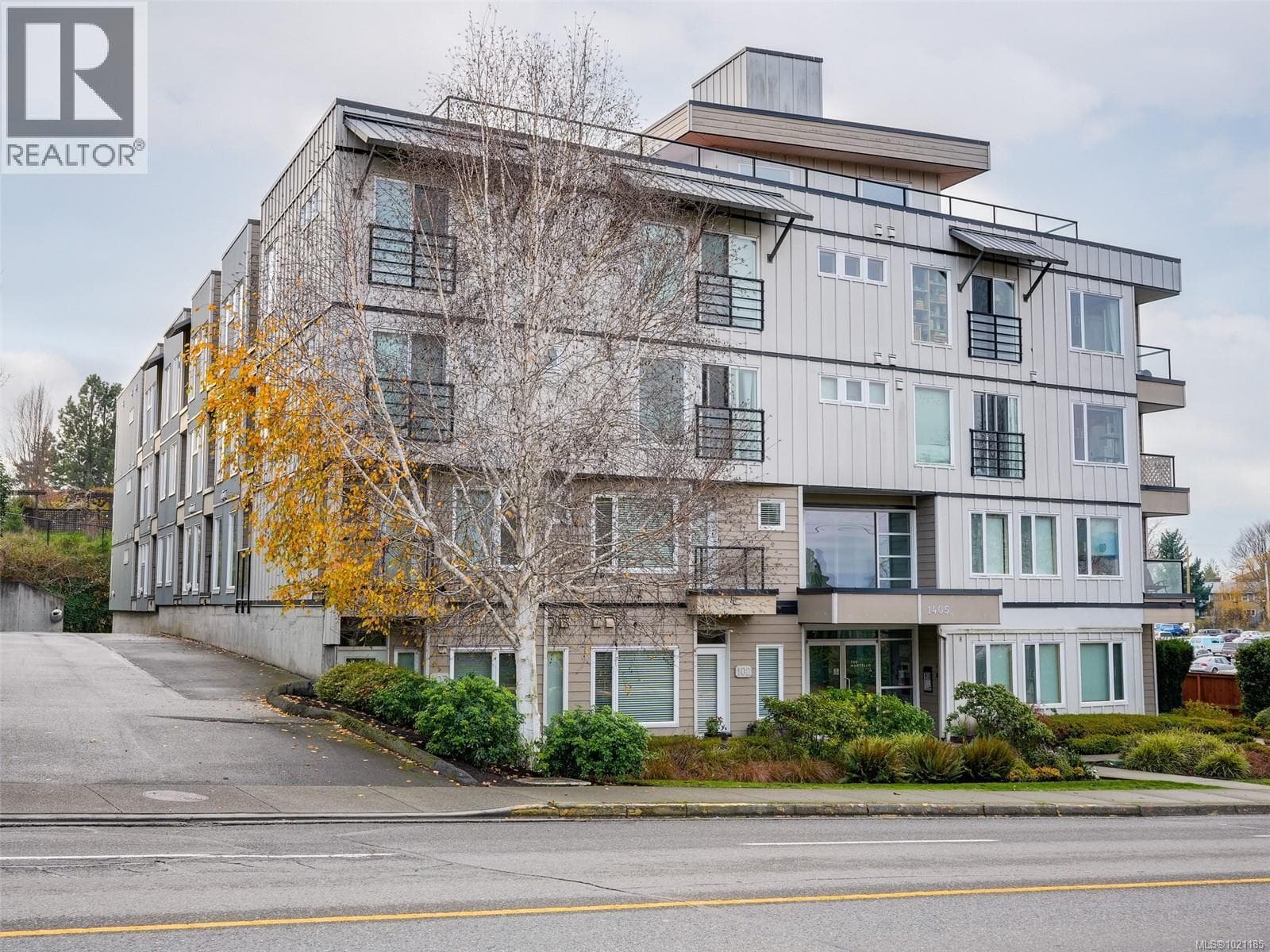 409 1405 Esquimalt St — Esquimalt, British Columbia - Main photo