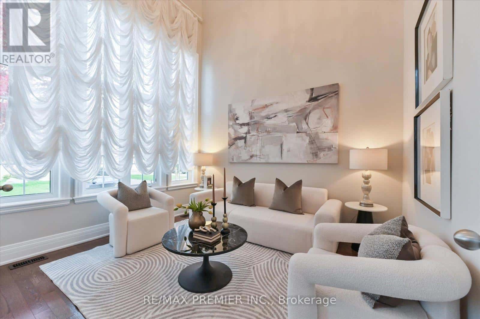 64 HEINTZMAN CRESCENT — Vaughan (Patterson), Ontario - Photo 4 of 36