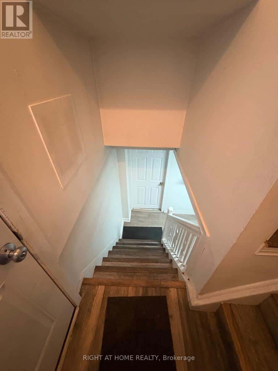 124 AVONDALE BOULEVARD — Brampton (Avondale), Ontario - Photo 5 of 35