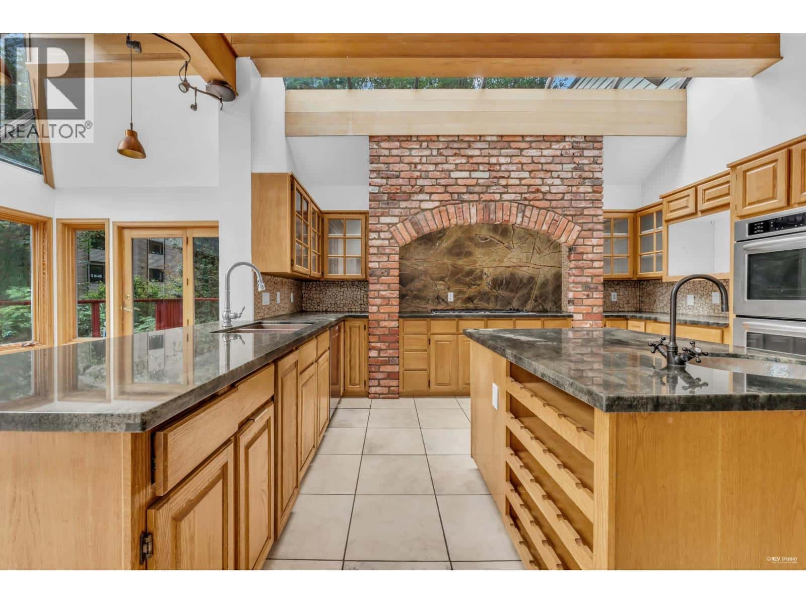 2901 ALLAN ROAD — North Vancouver, British Columbia - Photo 2 of 40