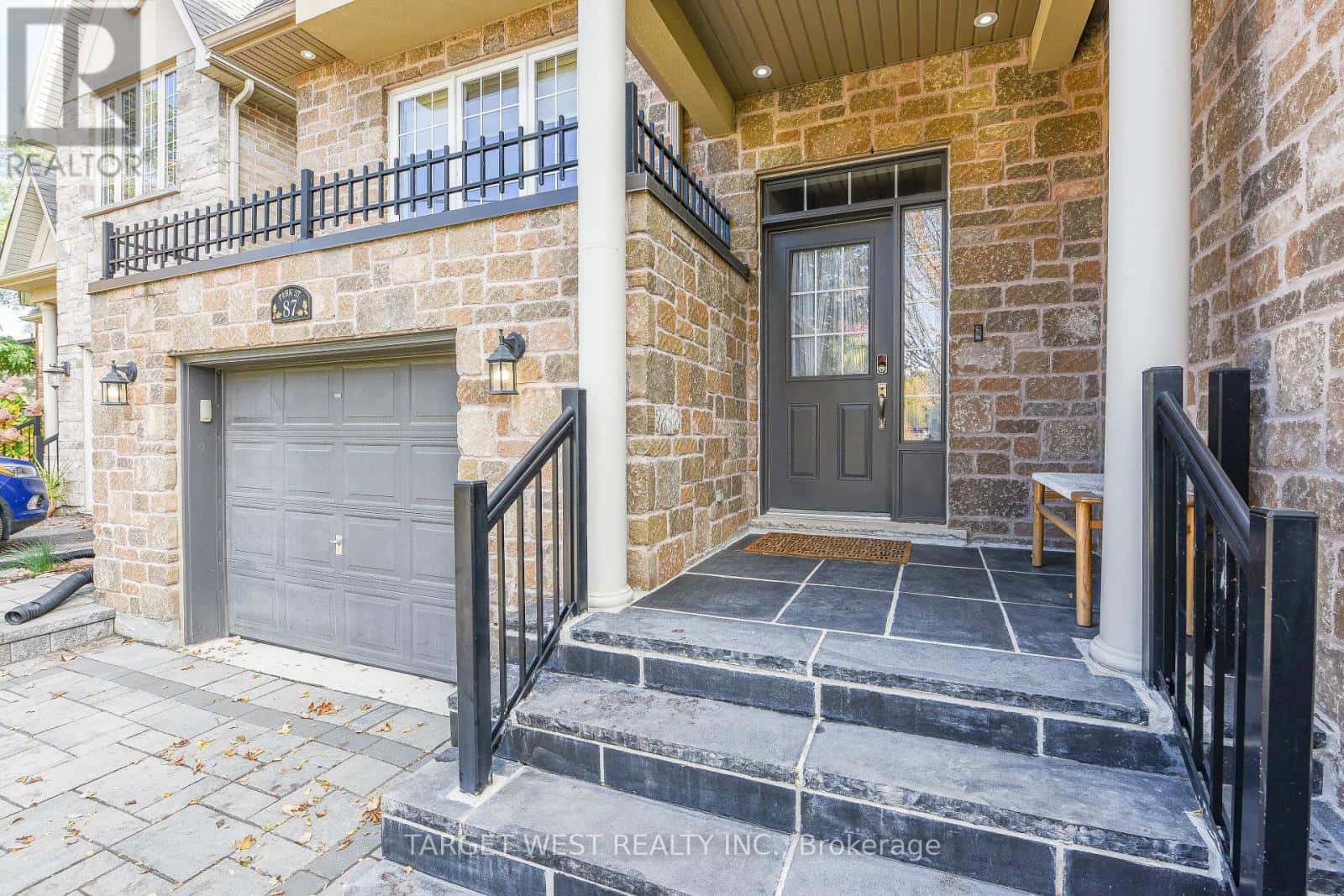 87 PARK STREET W — Mississauga (Port Credit), Ontario - Photo 3 of 49