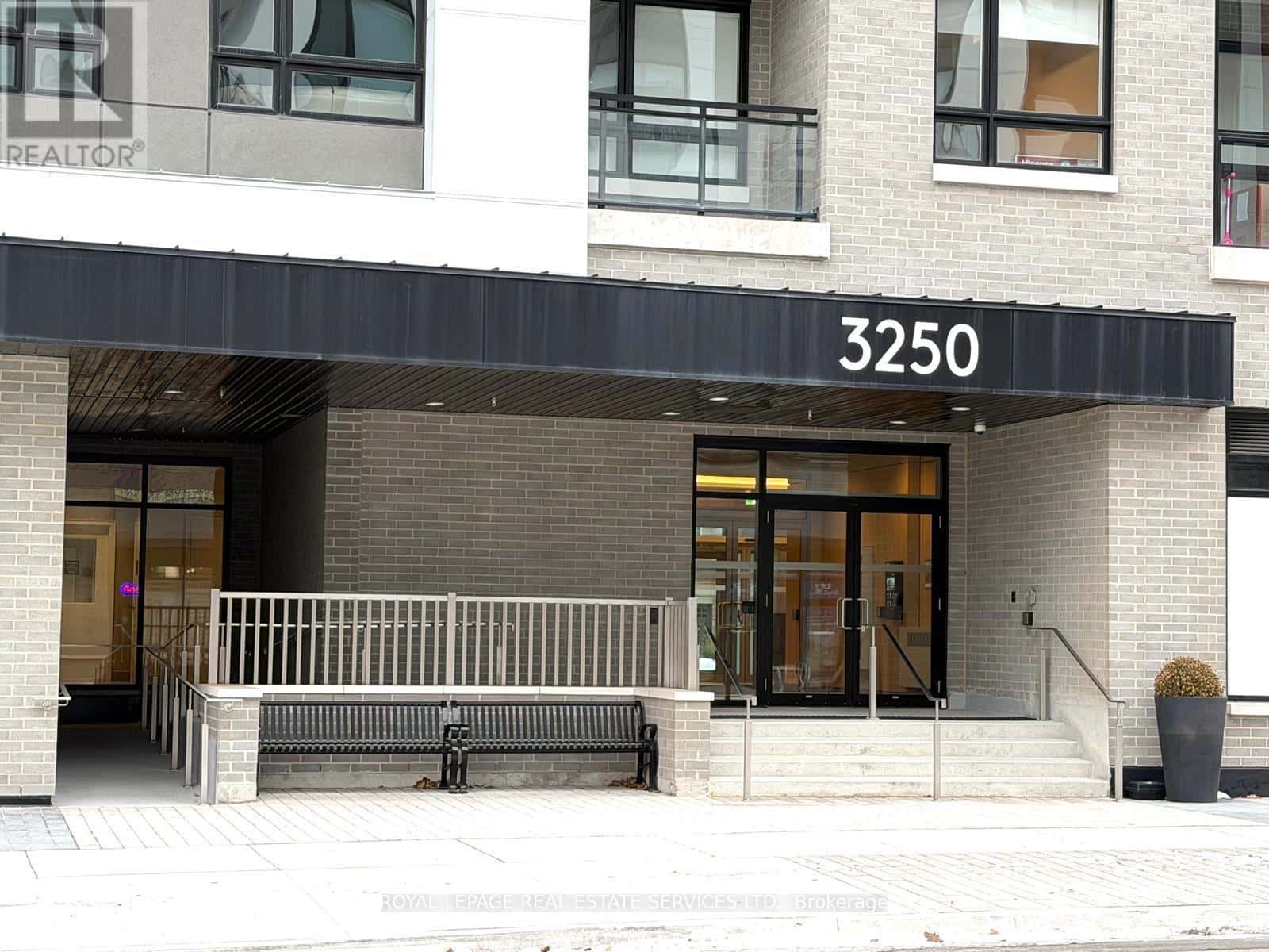 Oakville (GO Glenorchy), Ontario — Oakville (GO Glenorchy), Ontario - Photo 2 of 34