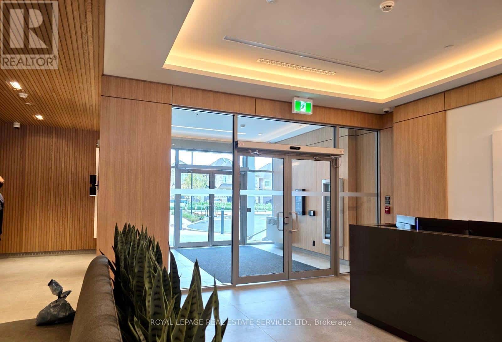 Oakville (GO Glenorchy), Ontario — Oakville (GO Glenorchy), Ontario - Photo 3 of 34