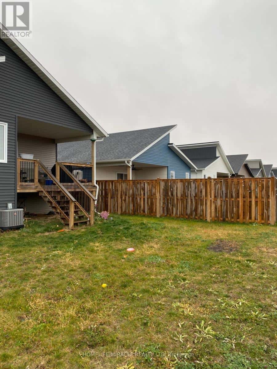 223 MANNING DRIVE — Chatham-Kent (Chatham), Ontario - Photo 3 of 10