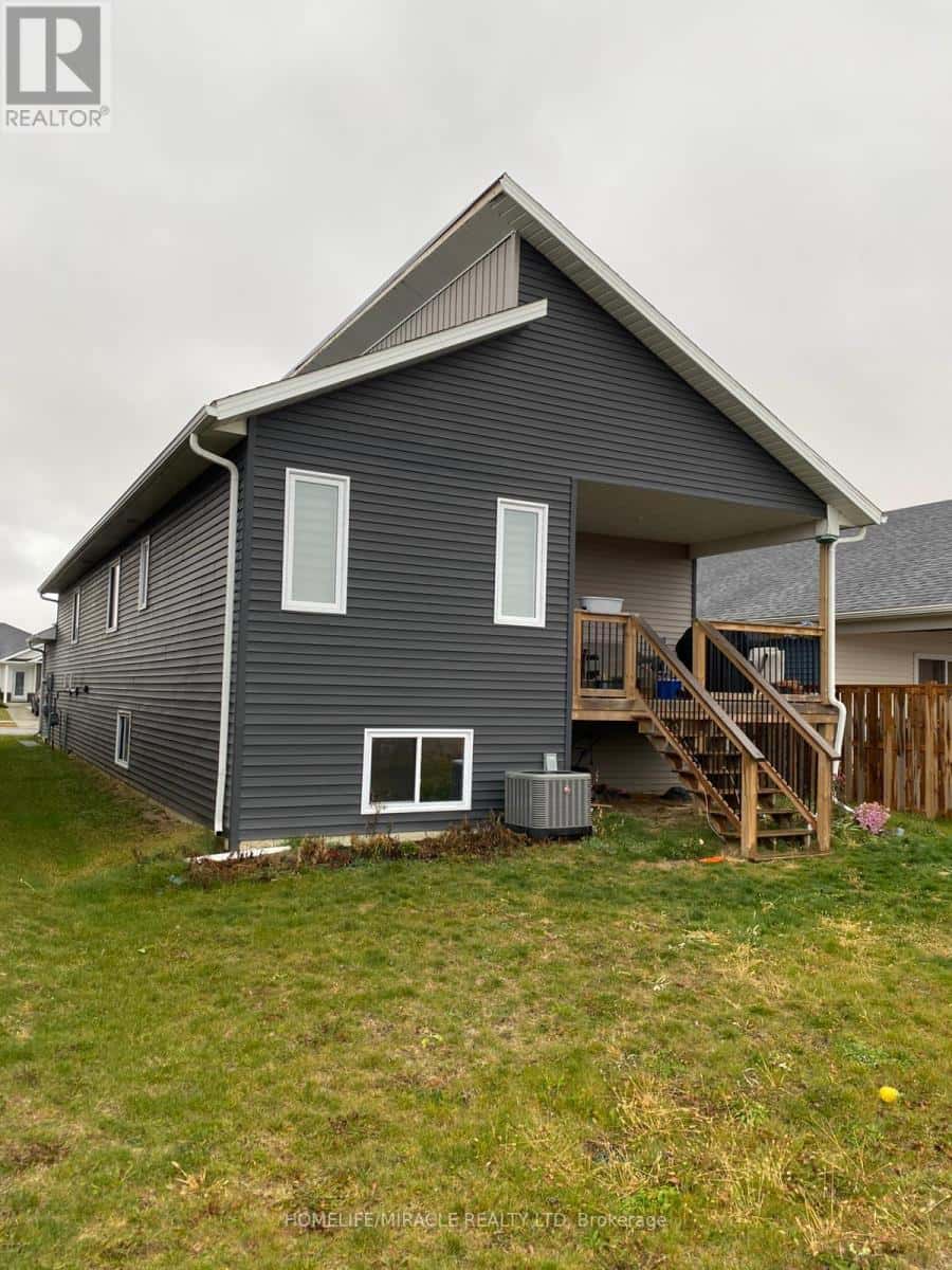 223 MANNING DRIVE — Chatham-Kent (Chatham), Ontario - Photo 4 of 10