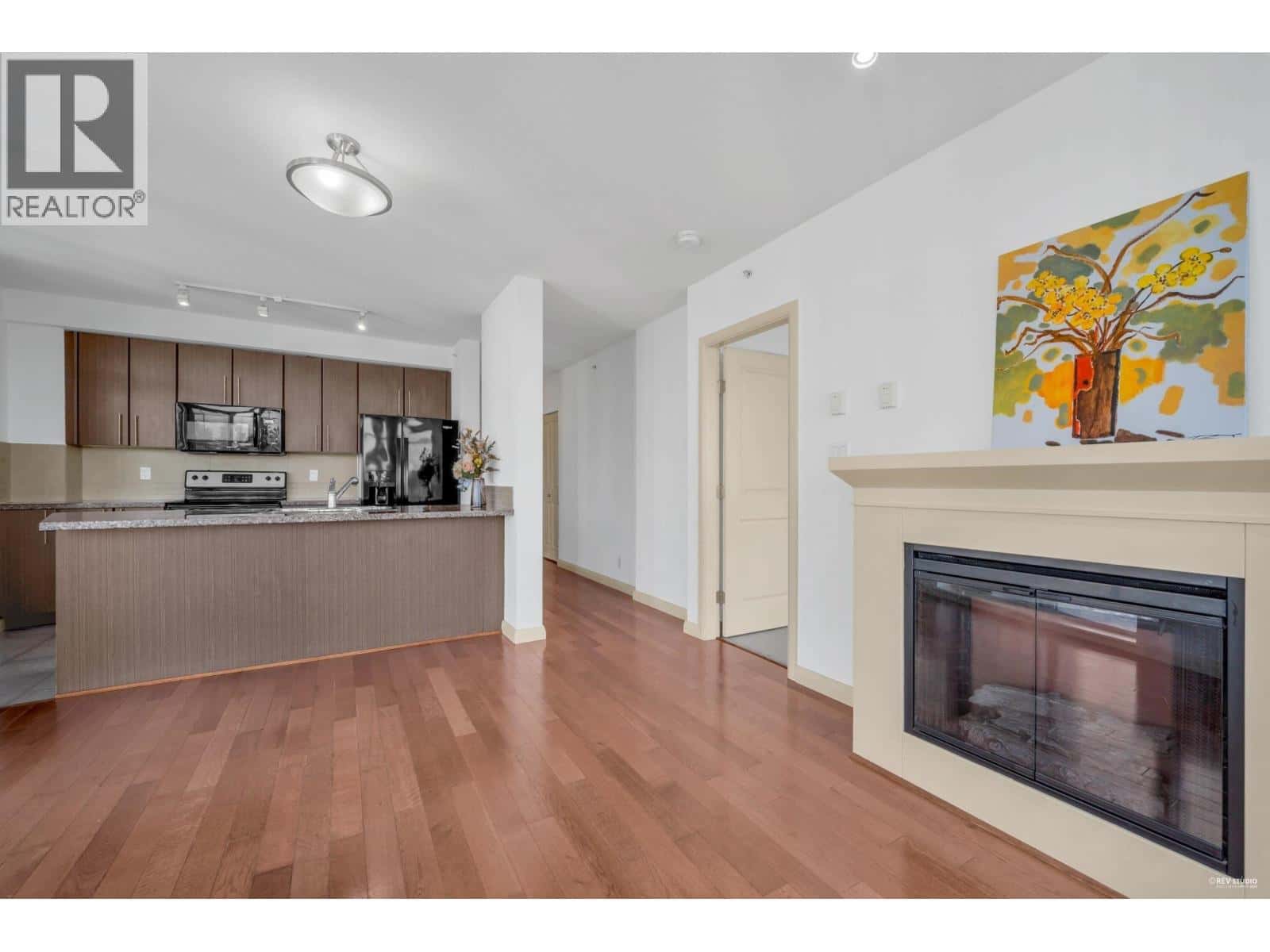 2706 898 CARNARVON STREET — New Westminster, British Columbia - Photo 2 of 31