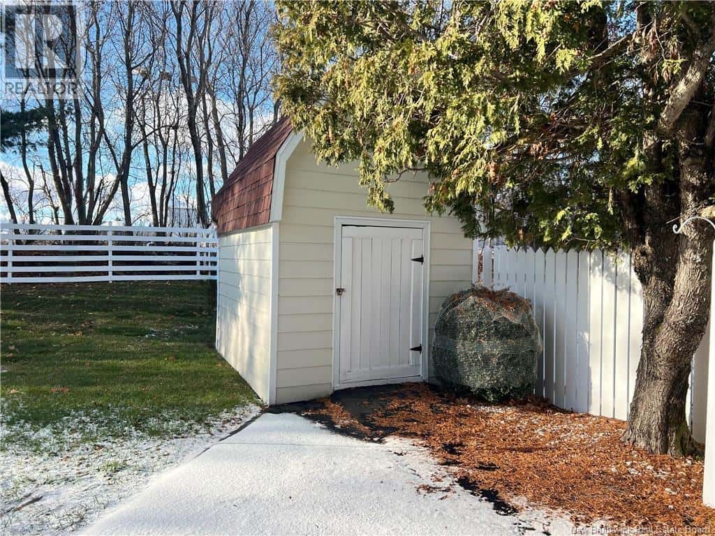 1465 Maria Avenue — Bathurst, New Brunswick - Photo 4 of 31