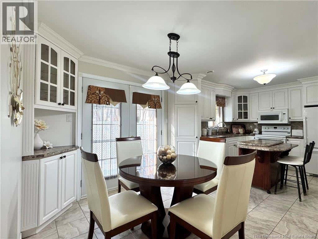 1465 Maria Avenue — Bathurst, New Brunswick - Photo 5 of 31