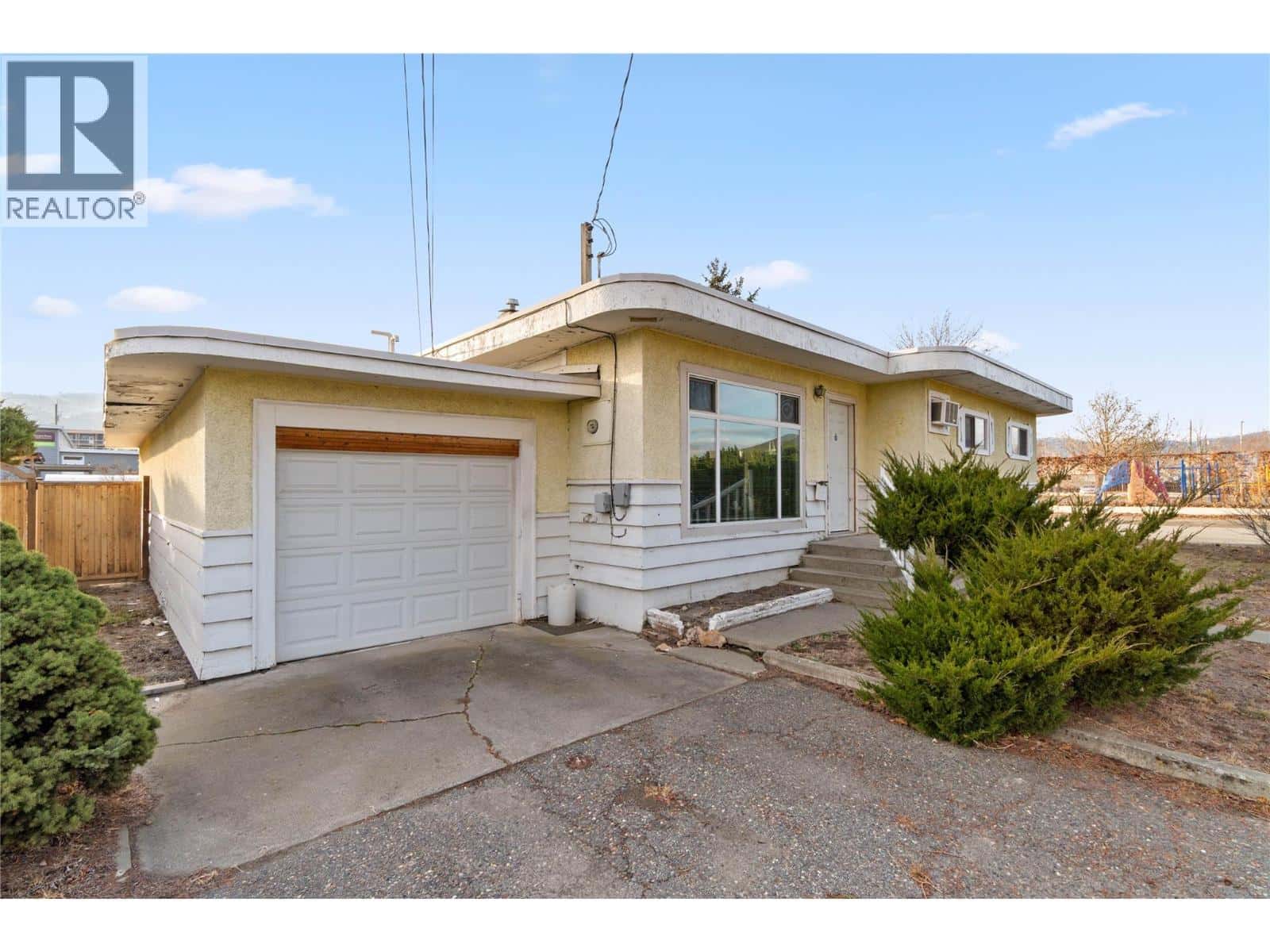 417 Mulberry Avenue — Kamloops, British Columbia - Photo 2 of 28