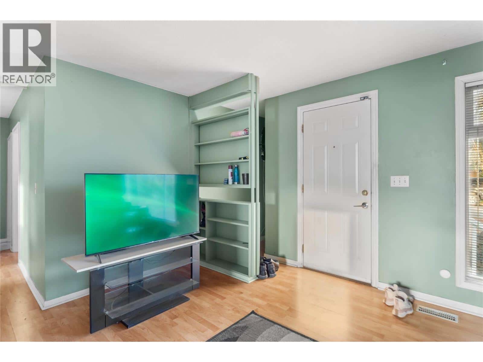 417 Mulberry Avenue — Kamloops, British Columbia - Photo 5 of 28